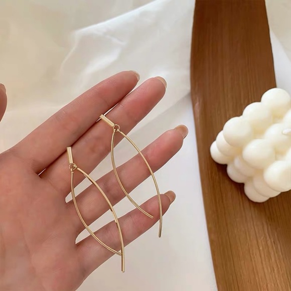 💙💕LAST ONE Minimalist Wire Earrings - Picture 6 of 11